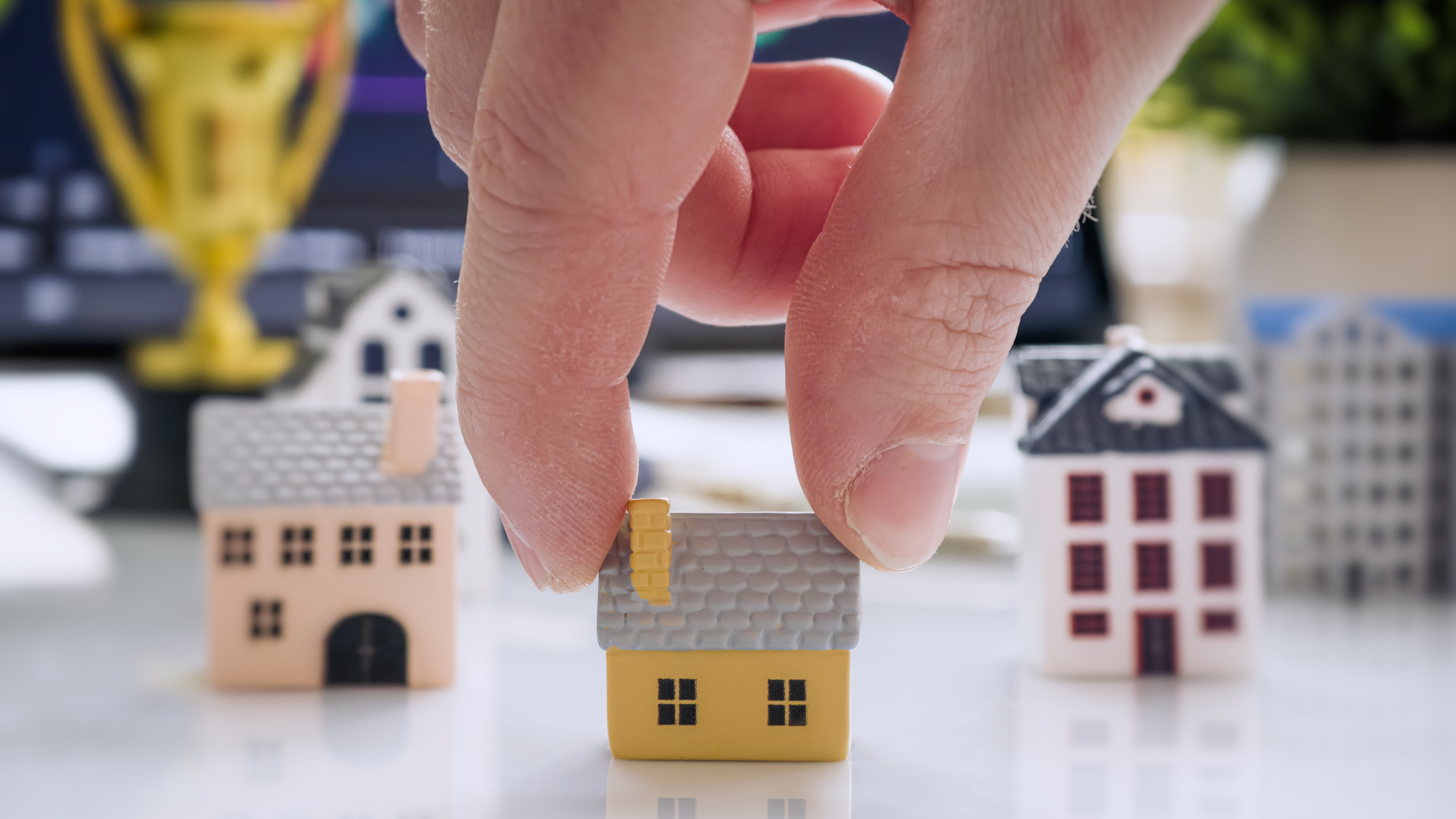 Stunning Top Affluent Real Estate Investors image
